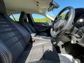 MERCEDES-BENZ GLA 1.6 GLA180 Urban Edition