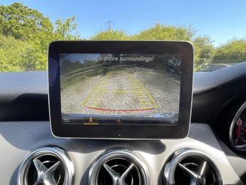 MERCEDES-BENZ GLA 1.6 GLA180 Urban Edition
