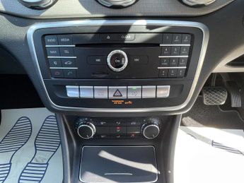 MERCEDES-BENZ GLA 1.6 GLA180 Urban Edition