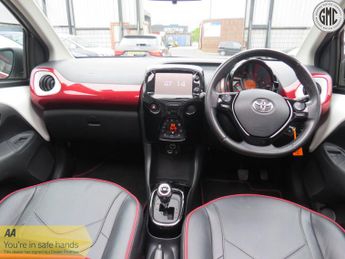 TOYOTA AYGO 1.0 VVT-i x-claim x-Shift Automatic Convertible