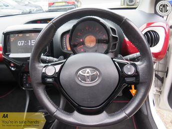 TOYOTA AYGO 1.0 VVT-i x-claim x-Shift Automatic Convertible