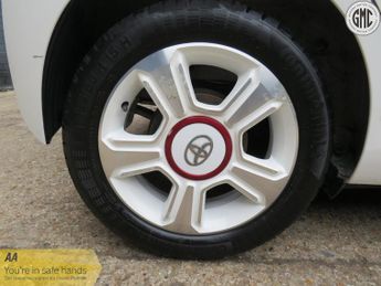 TOYOTA AYGO 1.0 VVT-i x-claim x-Shift Automatic Convertible