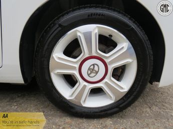 TOYOTA AYGO 1.0 VVT-i x-claim x-Shift Automatic Convertible