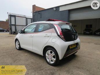 TOYOTA AYGO 1.0 VVT-i x-claim x-Shift Automatic Convertible