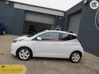 TOYOTA AYGO 1.0 VVT-i x-claim x-Shift Automatic Convertible