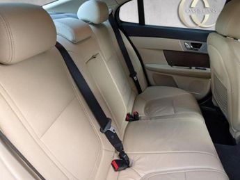 JAGUAR XF 2.2d Luxury Auto Euro 5 (s/s) 4dr