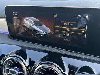 MERCEDES-BENZ A CLASS 1.3 A250e 15.6kWh AMG Line