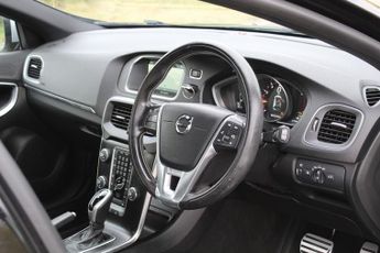 VOLVO V40 1.5 R-Design T3