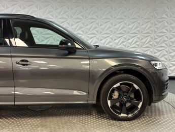 AUDI Q5 2.0 TDI 40 Black Edition