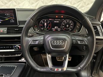AUDI Q5 2.0 TDI 40 Black Edition