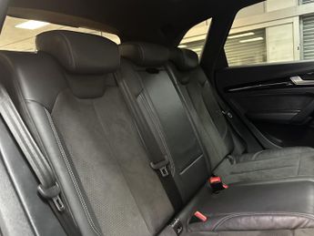 AUDI Q5 2.0 TDI 40 Black Edition