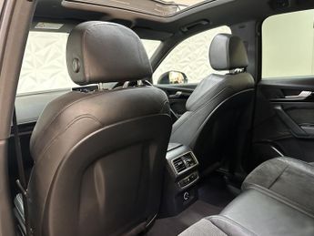 AUDI Q5 2.0 TDI 40 Black Edition