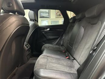 AUDI Q5 2.0 TDI 40 Black Edition