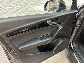 AUDI Q5 2.0 TDI 40 Black Edition