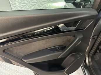 AUDI Q5 2.0 TDI 40 Black Edition