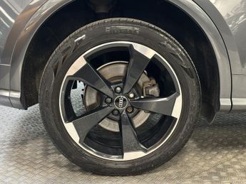 AUDI Q5 2.0 TDI 40 Black Edition