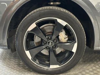 AUDI Q5 2.0 TDI 40 Black Edition