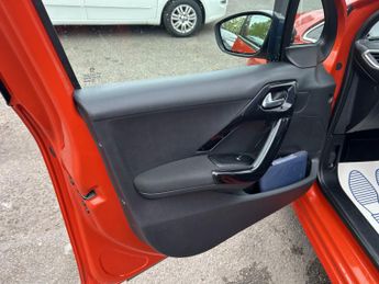 PEUGEOT 208 1.2 PureTech Allure