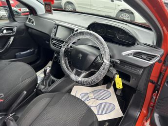 PEUGEOT 208 1.2 PureTech Allure