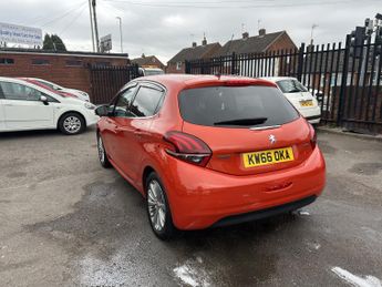 PEUGEOT 208 1.2 PureTech Allure