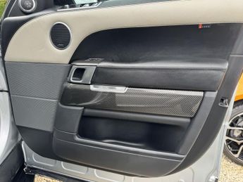 LAND ROVER RANGE ROVER SPORT 5.0 P575 V8 SVR