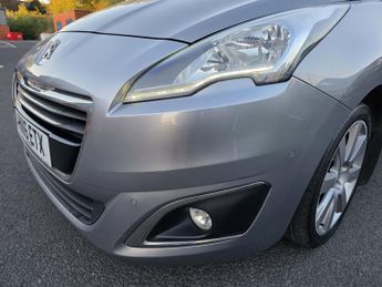 PEUGEOT 5008 1.6 BlueHDi Allure