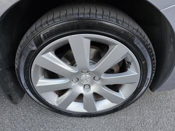 PEUGEOT 5008 1.6 BlueHDi Allure