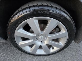 PEUGEOT 5008 1.6 BlueHDi Allure