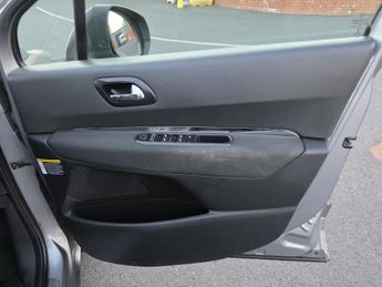 PEUGEOT 5008 1.6 BlueHDi Allure
