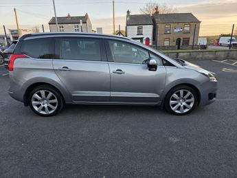PEUGEOT 5008 1.6 BlueHDi Allure