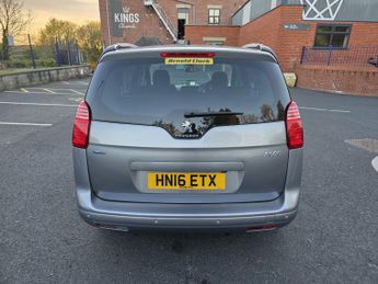 PEUGEOT 5008 1.6 BlueHDi Allure
