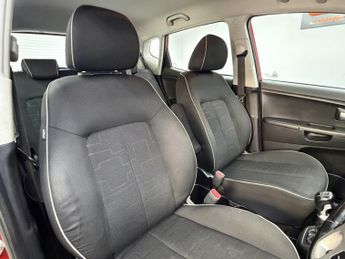 KIA VENGA 1.4 CRDi 2