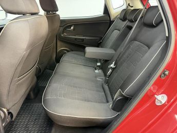 KIA VENGA 1.4 CRDi 2
