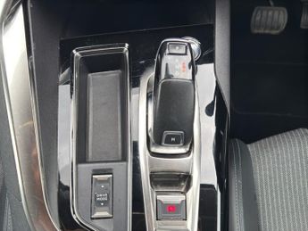 PEUGEOT 5008 1.5 BlueHDi Allure Premium