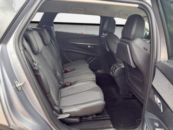 PEUGEOT 5008 1.5 BlueHDi Allure Premium