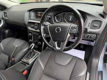 VOLVO V40 2.0 Momentum D2