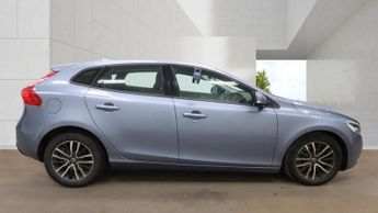 VOLVO V40 2.0 Momentum D2