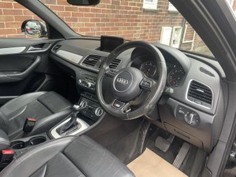 AUDI Q3 2.0 TDI S line