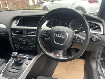 AUDI A4 2.0 TDI S line
