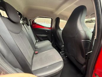 TOYOTA AYGO 1.0 VVT-i x-pression