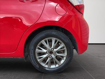 TOYOTA YARIS 1.5 VVT-h Icon Tech