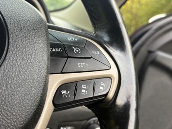 JEEP CHEROKEE 2.2 Cherokee 2.2 Mjii 200hp Limited 4wd 9 Spd Auto