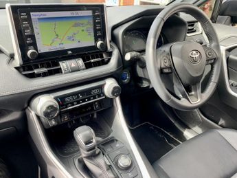 TOYOTA RAV4 2.5 VVT-h Black Edition