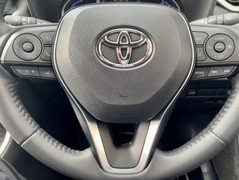 TOYOTA RAV4 2.5 VVT-h Black Edition