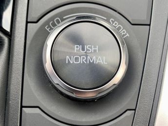 TOYOTA RAV4 2.5 VVT-h Black Edition