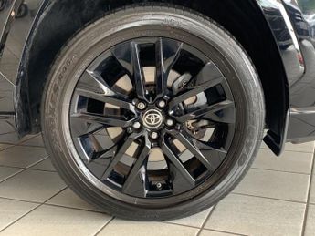 TOYOTA RAV4 2.5 VVT-h Black Edition