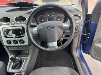 FORD FOCUS 1.6 Titanium