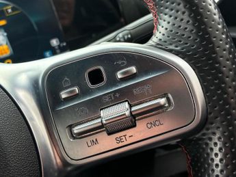 MERCEDES-BENZ A CLASS 1.3 A200 AMG Line 7G-DCT Euro 6 (s/s) 4dr