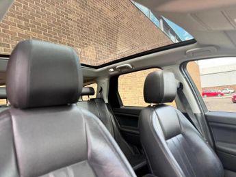 LAND ROVER DISCOVERY SPORT 2.0 TD4 HSE Black Auto 4WD Euro 6 (s/s) 5dr