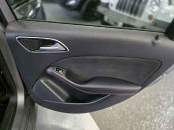 MERCEDES-BENZ B CLASS 2.1 B200d AMG Line Premium